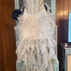 Gorgeous Teen Elegant White Ruffled Formal Gown Size 0 2 Sequin Organza Chiffon